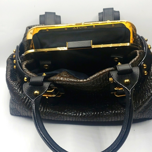 LOUIS VUITTON BAG ONE SIZE COLOR BLACK WITH GOLD HARDWARE 100% AUTHENTIC - Picture 14 of 17